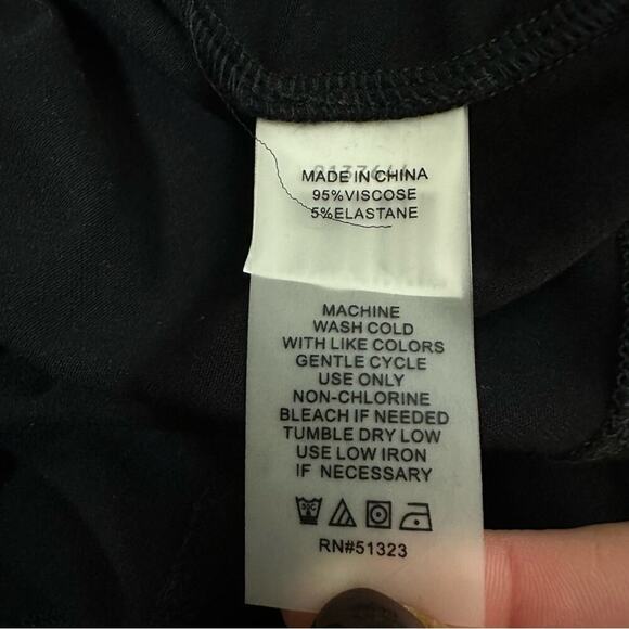 NWT Vince Camuto Kenya Blues Cold Open Shoulder Top in Rich Black Stripe Size XL - Picture 5 of 7